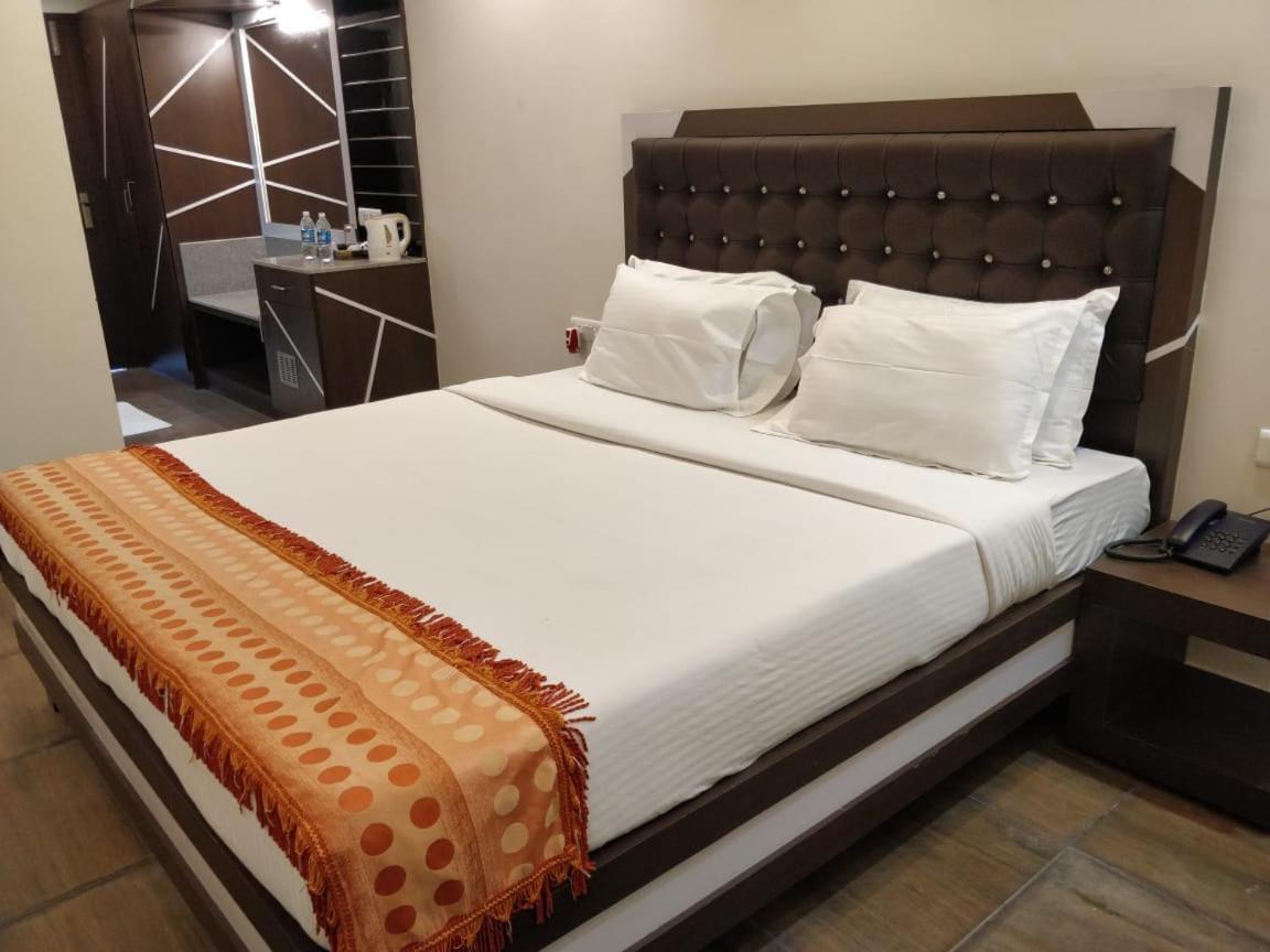 Cs Empire Hotel Lakshmanpur Exterior foto