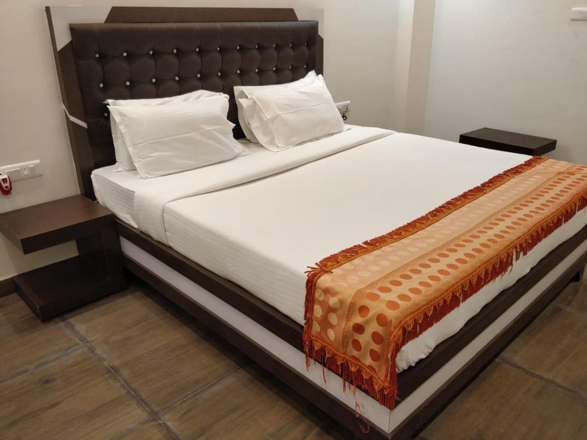 Cs Empire Hotel Lakshmanpur Exterior foto